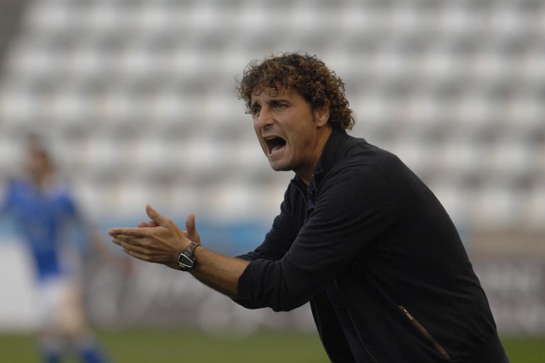 Idiákez, durante un partido en su etapa como entrenador del Lleida