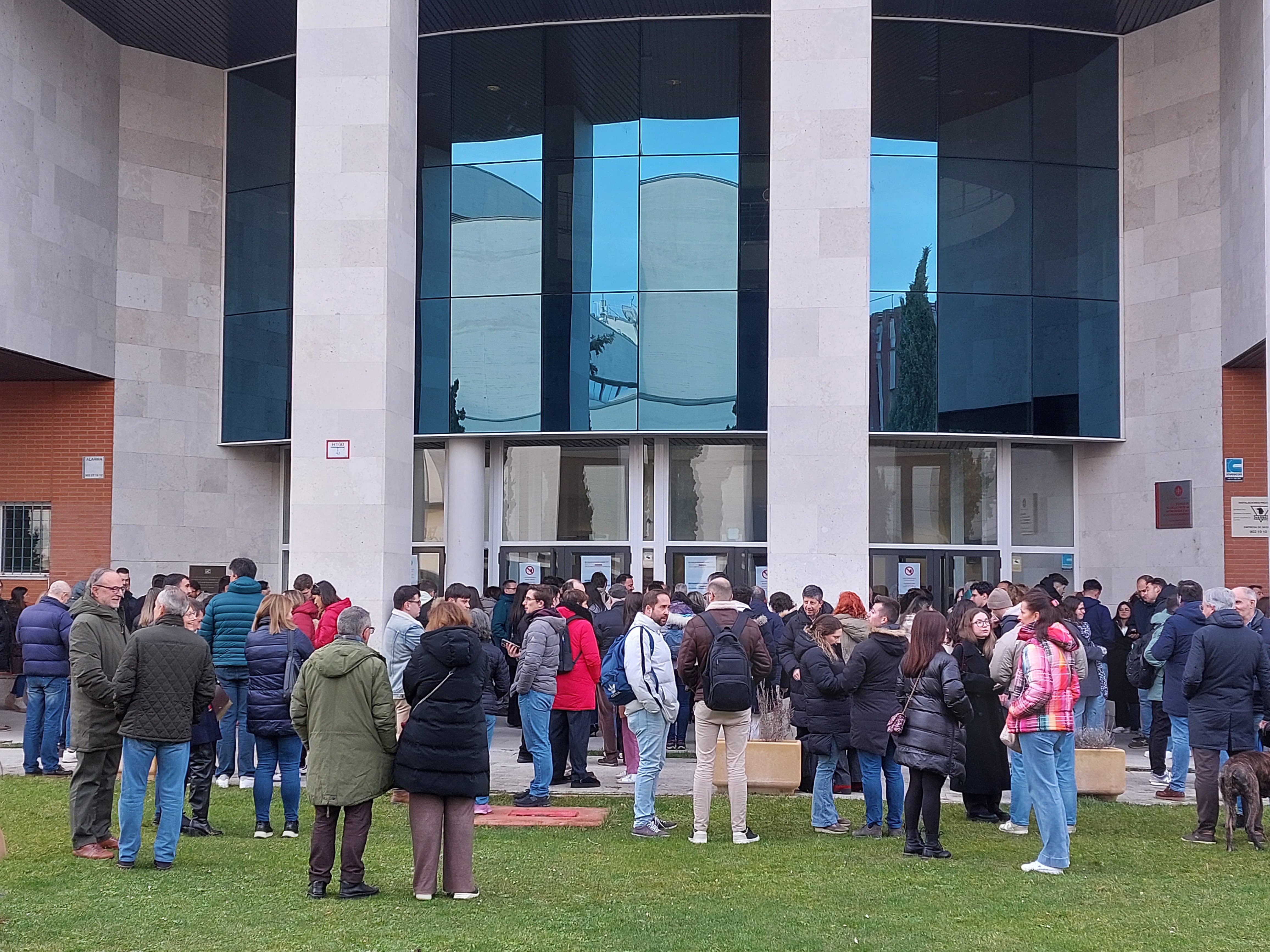 El subdelegado del Gobierno en Valladolid, Jacinto Canales, informa sobre el proceso de oposiciones para acceder a un plaza de funcionario local con habilitación nacional y que sirve para paliar la necesidad de secretarios, interventores y tesoreros en los ayuntamientos