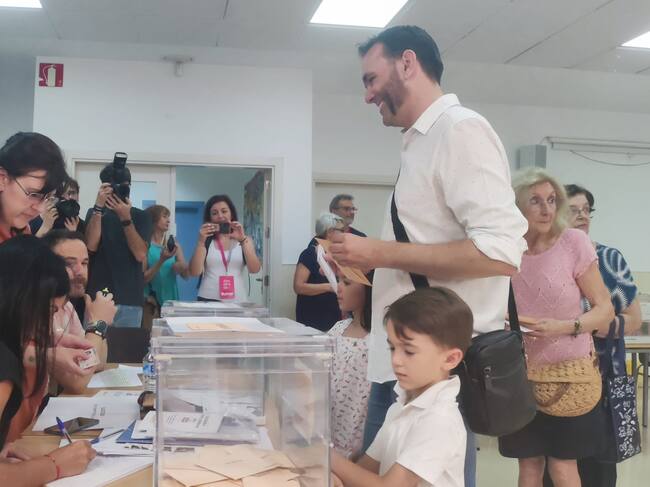 Agustín Zamora, votando este 23J