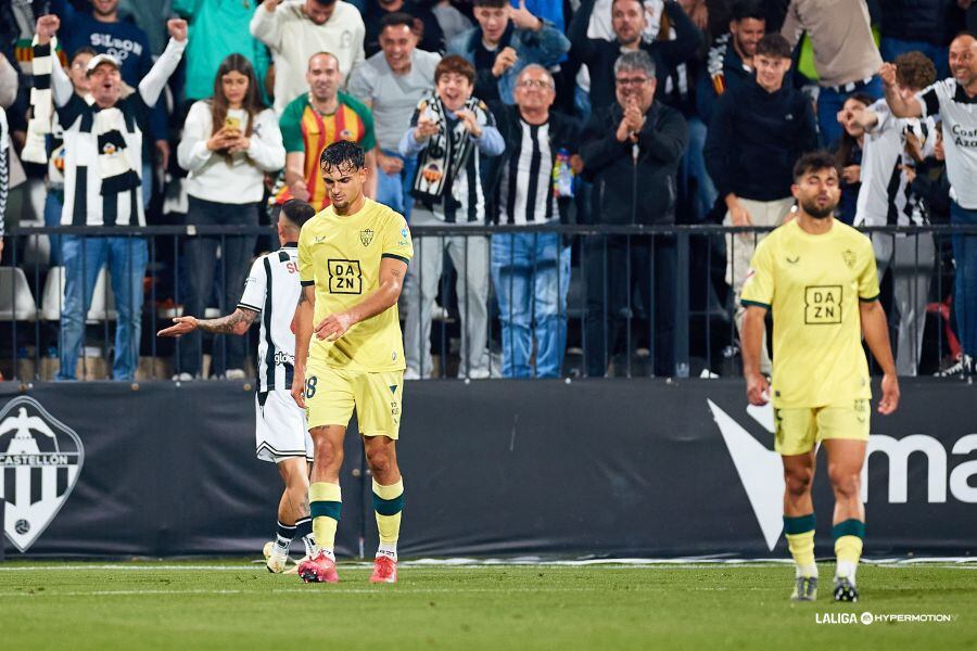 La plantilla no compite y el entrenador no dimite.