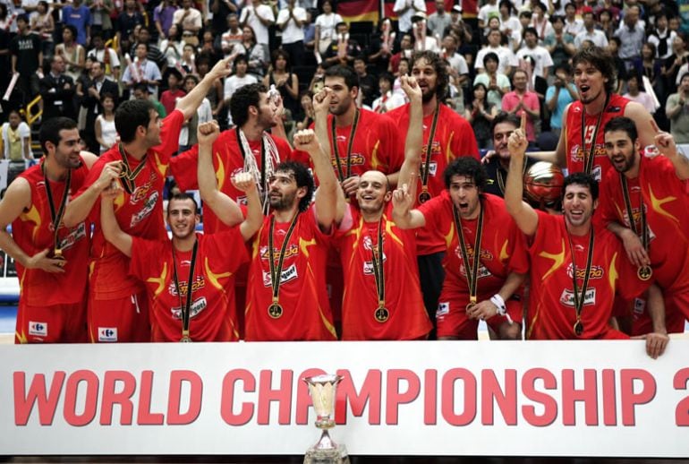 La selección española de baloncesto celebra el Mundobasket de 2006