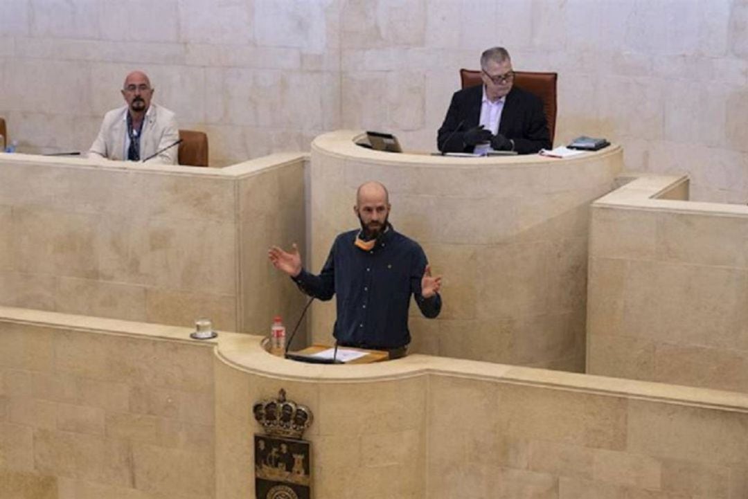 Reinhard Wallmann, epidemiólogo del Servicio Cántabro de Salud, en el Parlamento de Cantabria 
