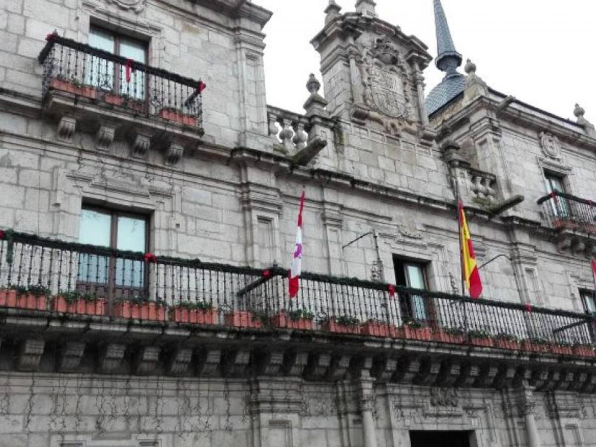 El Ayuntamiento de Ponferrada consolida 13 plazas de trabajadores municipales