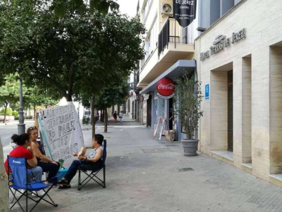 "Las kelly limpiamos y somos psicólogas, hasta hay clientes que me llaman al móvil"