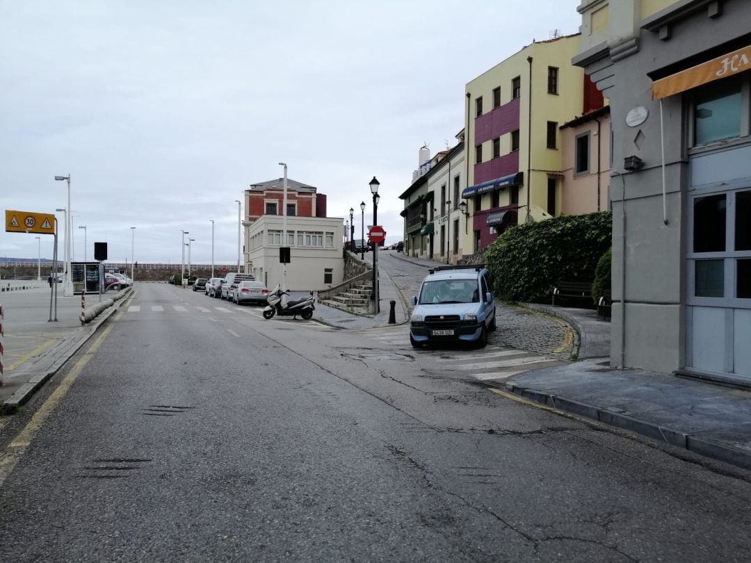 Cuesta del Cholo, uno de puntos de entrada y salida de Cimadevilla. 