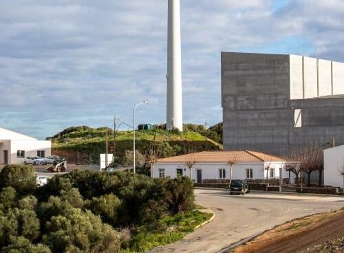 La primera tasca de l&#039;operatiu serà asegurar la torre del molí i, posteriorment, començar-lo a desmuntar.