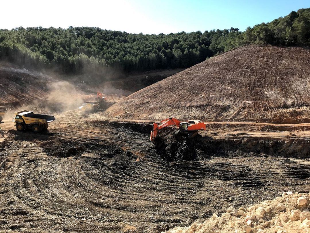 Obras en el vertedero de Ca na Putxa