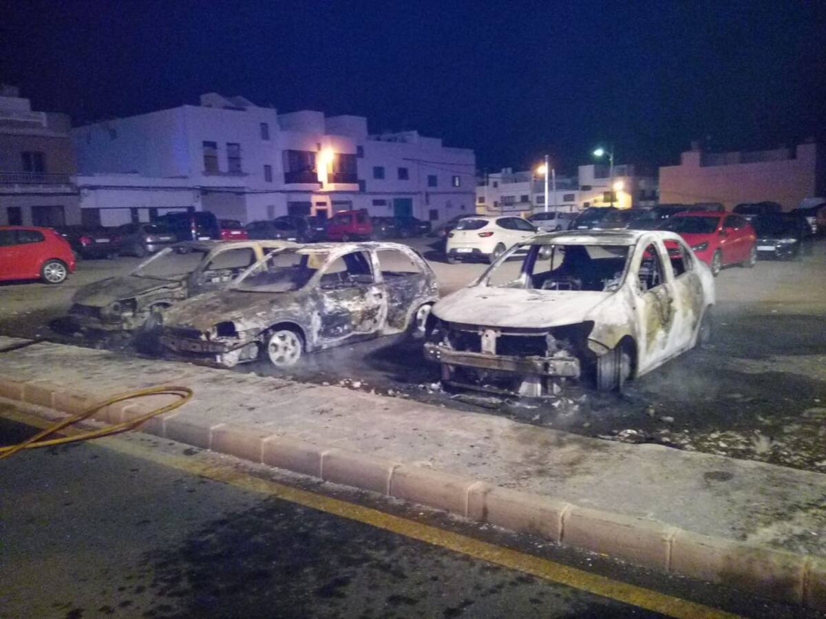 Arden cinco vehículos en varios puntos de Arrecife en menos de tres horas