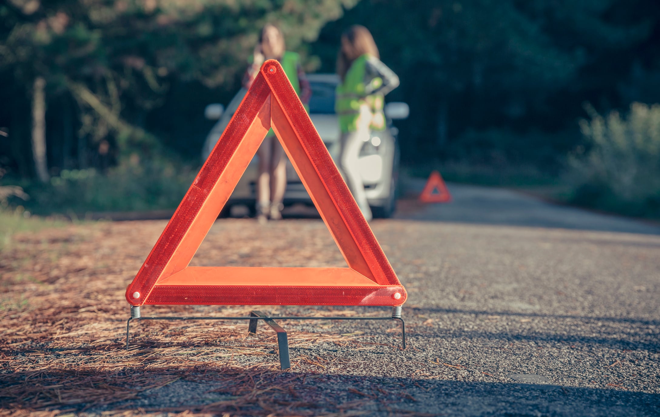 El triángulo de seguridad sigue siendo obligatorio en varias carreteras.