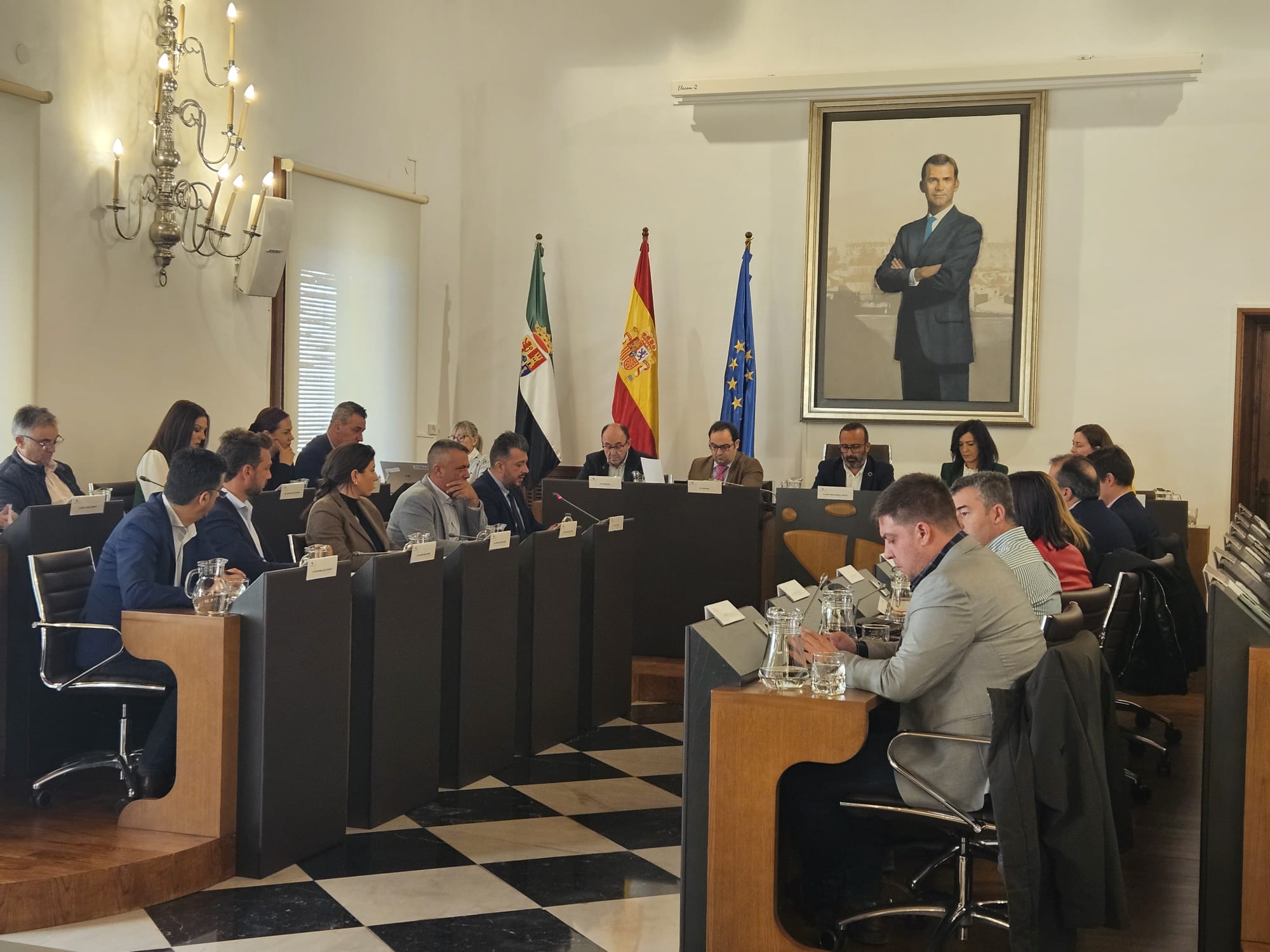Imagen del Pleno Extraordinario en el que se han aprobado los Presupuestos 2024 de la Diputación Provincial de Cáceres.