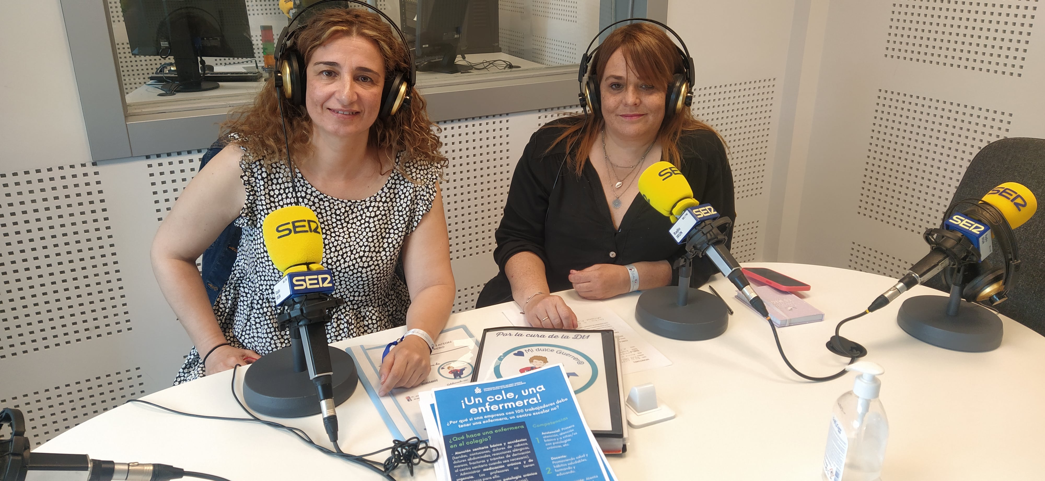 Ana Esgueva, madre de Iker enfermo de Diabetes Tipo 1, y Ruth Leal, amiga de Ana, en radio Irun.