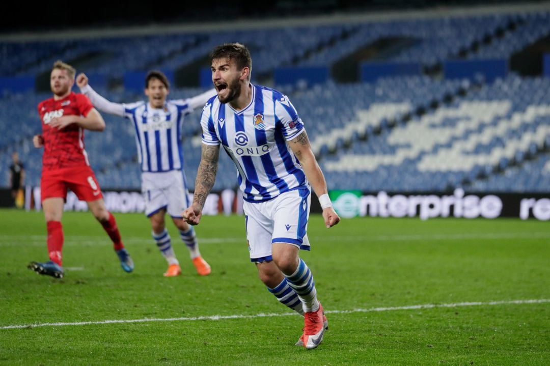 Portu celebra con rabia el gol de la victoria contra el AZ Alkmaar