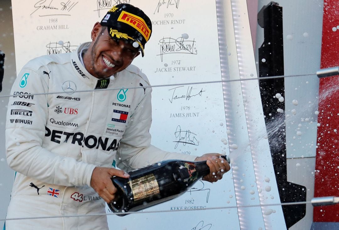 Lewis Hamilton celebra su victoria en el último GP de Japón.