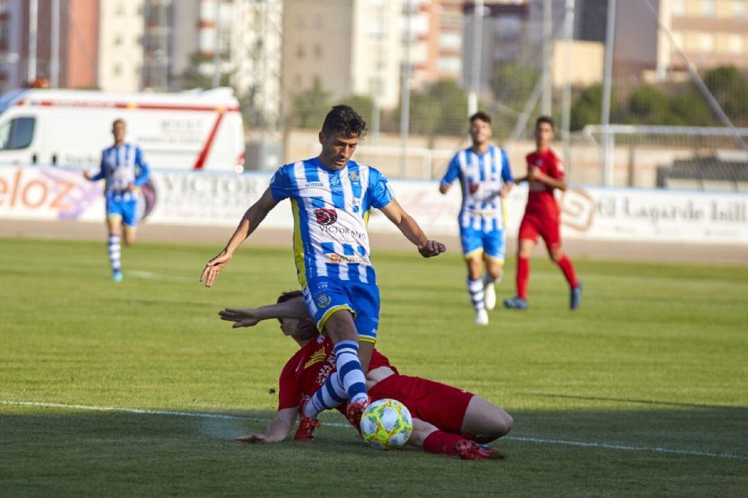 David Narváez durante un encuentro con la Arandina este temporada.