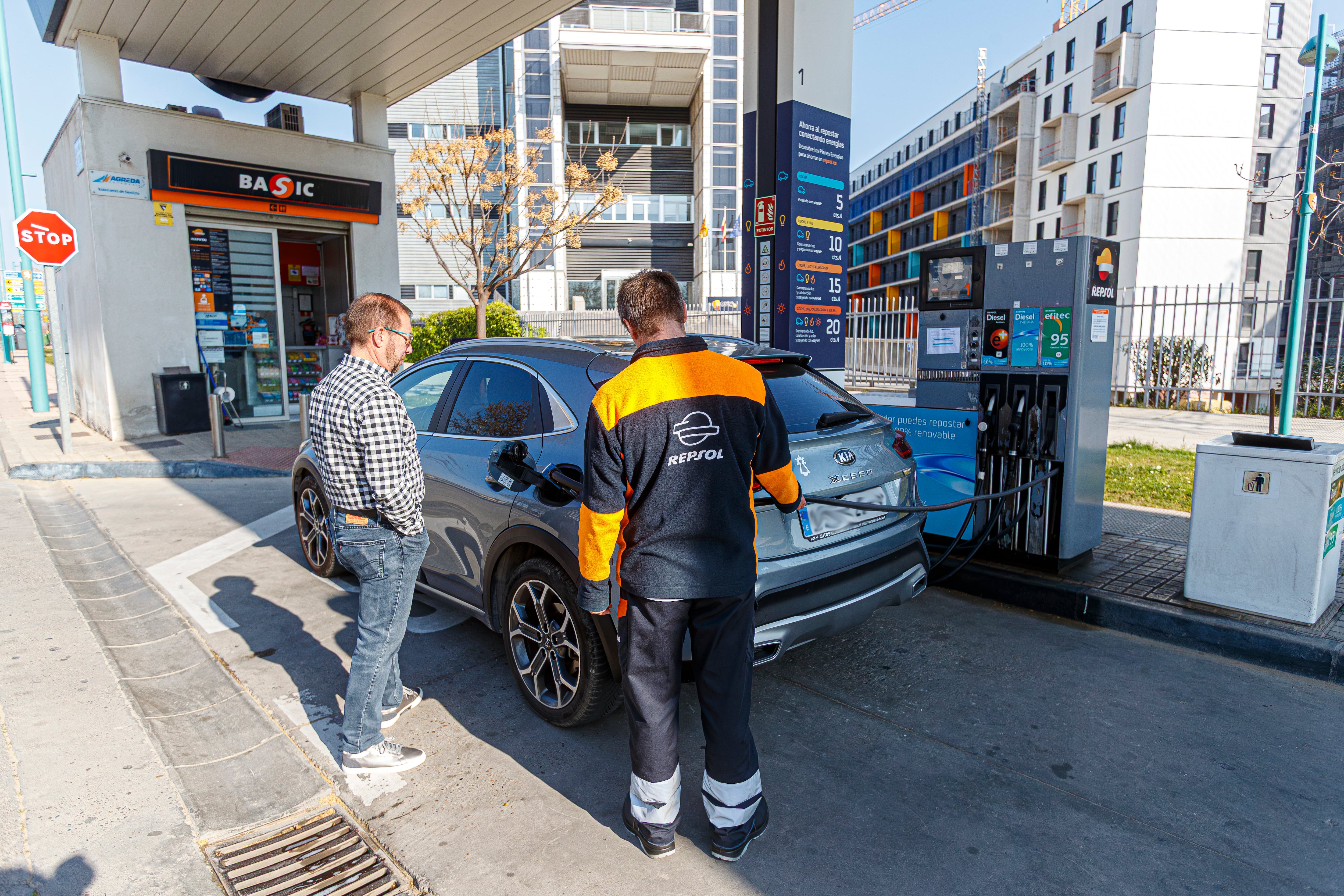 Vista de una gasolinera en Zaragoza. 