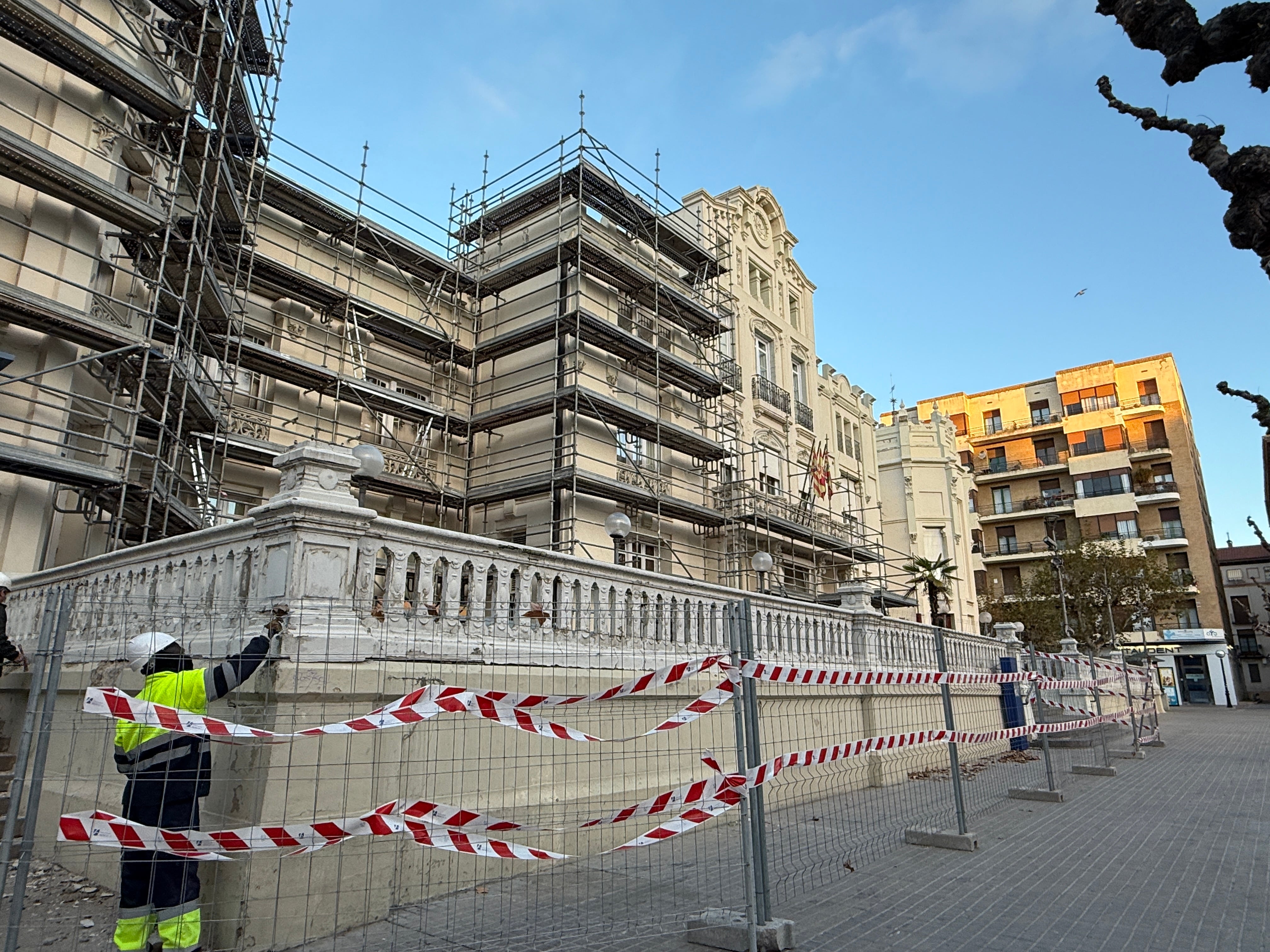 Obras de rehabilitación de la fachada del Casino en Huesca