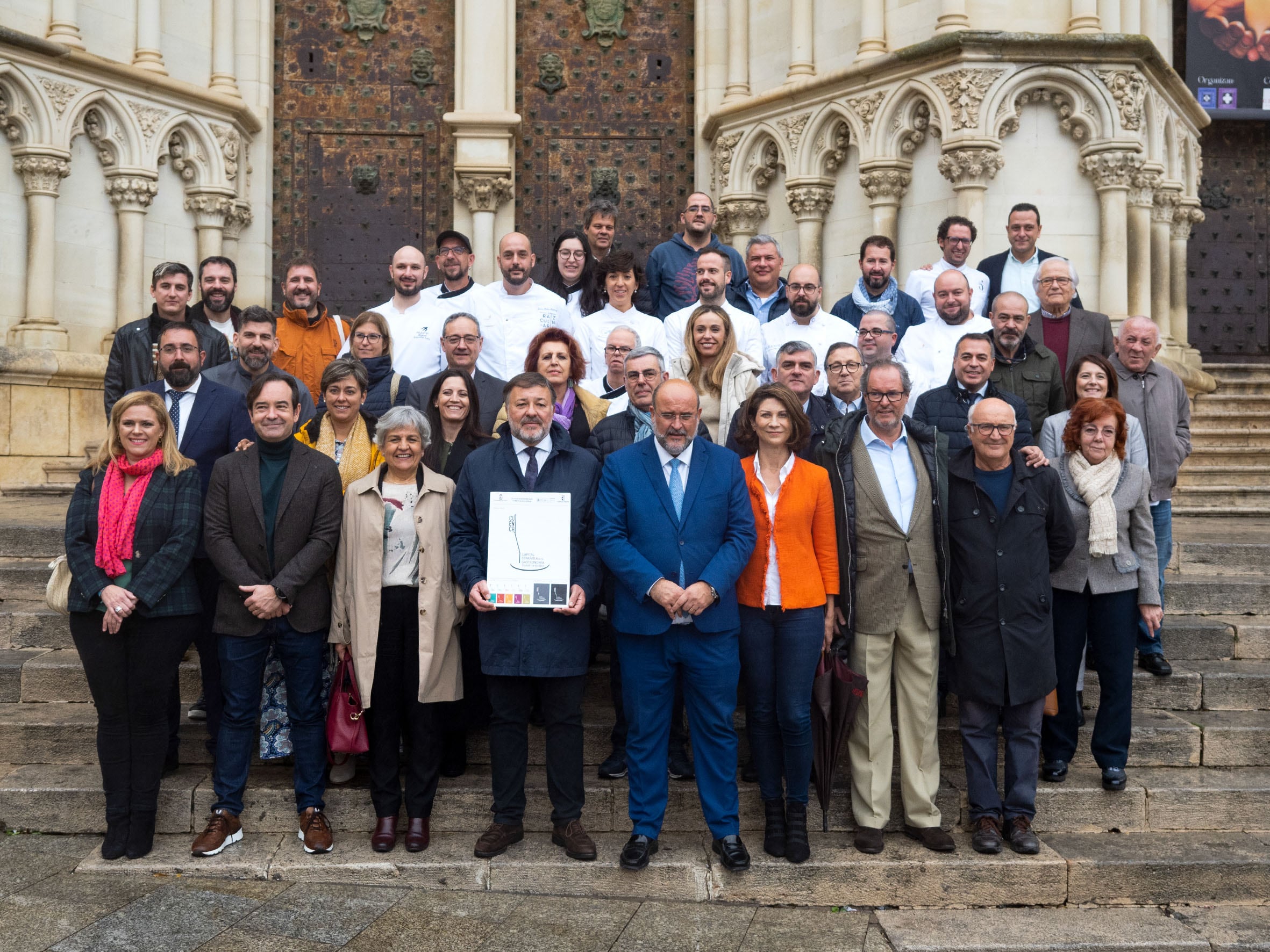 Foto de familia tras la proclamación de Cuenca como Capital Española de la Gastronomía