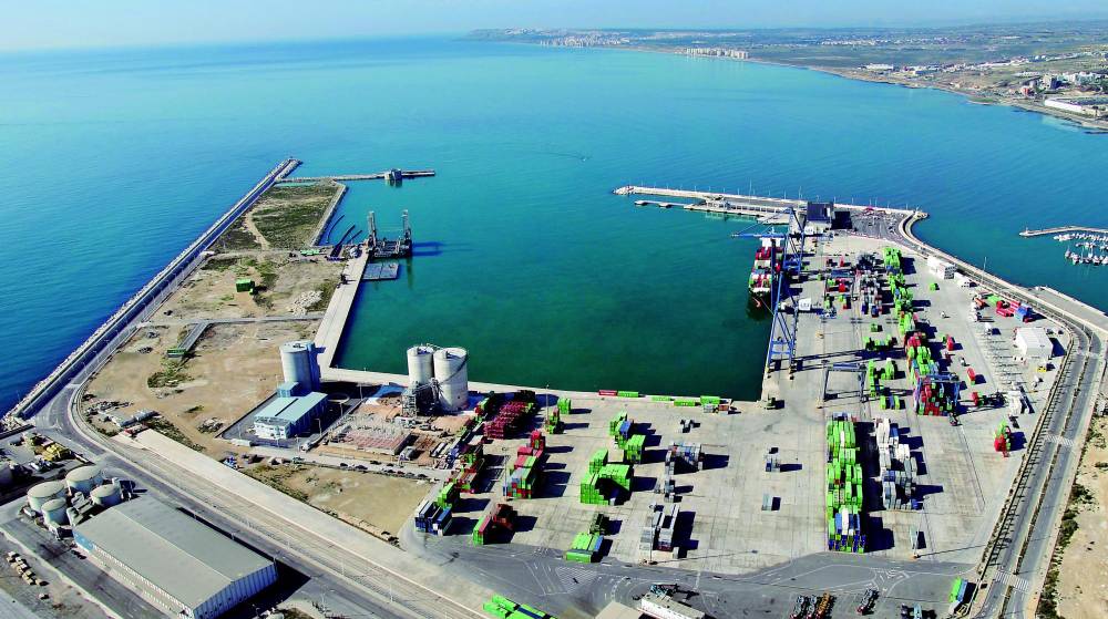 Panorámica del muelle 17 del Puerto de Alicante, junto a la terminal de mercancías, donde se proyectan los depósitos de combustible