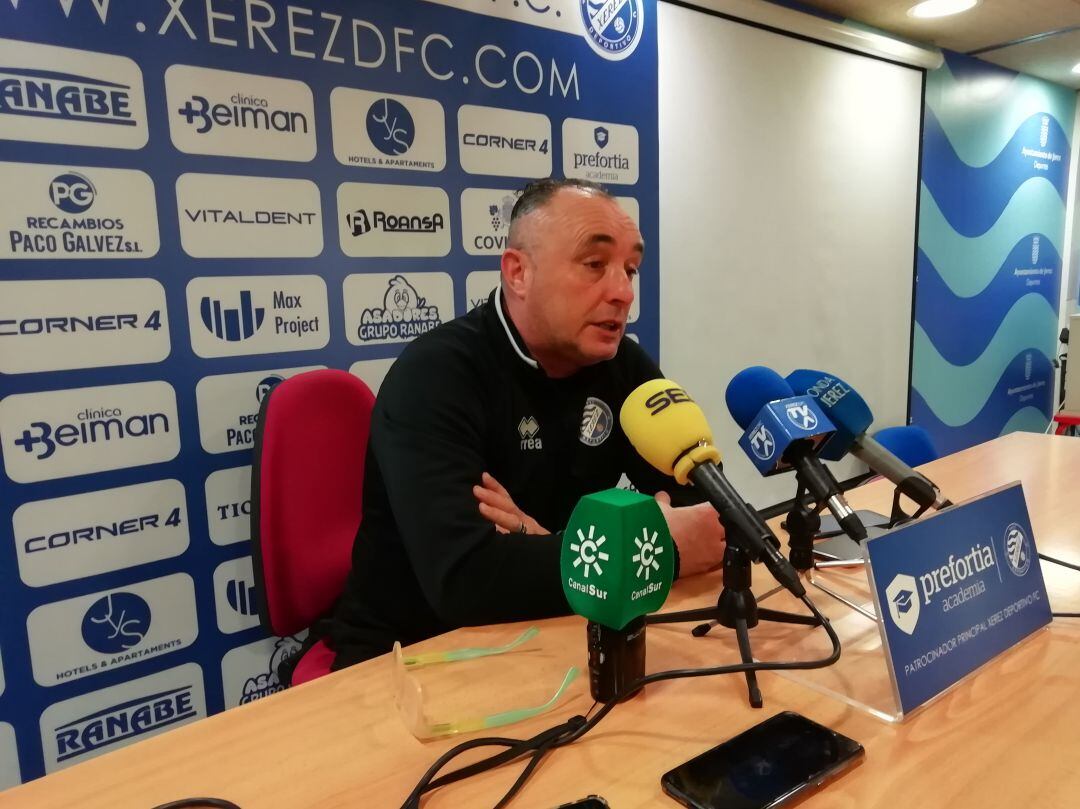 Josu Uribe durante una rueda de prensa en Chapín