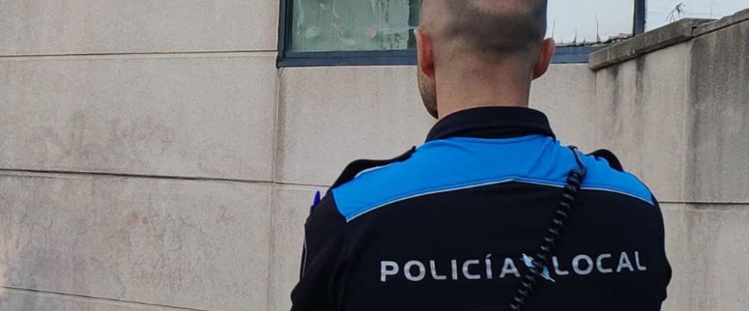 Un agente de la Policía Local