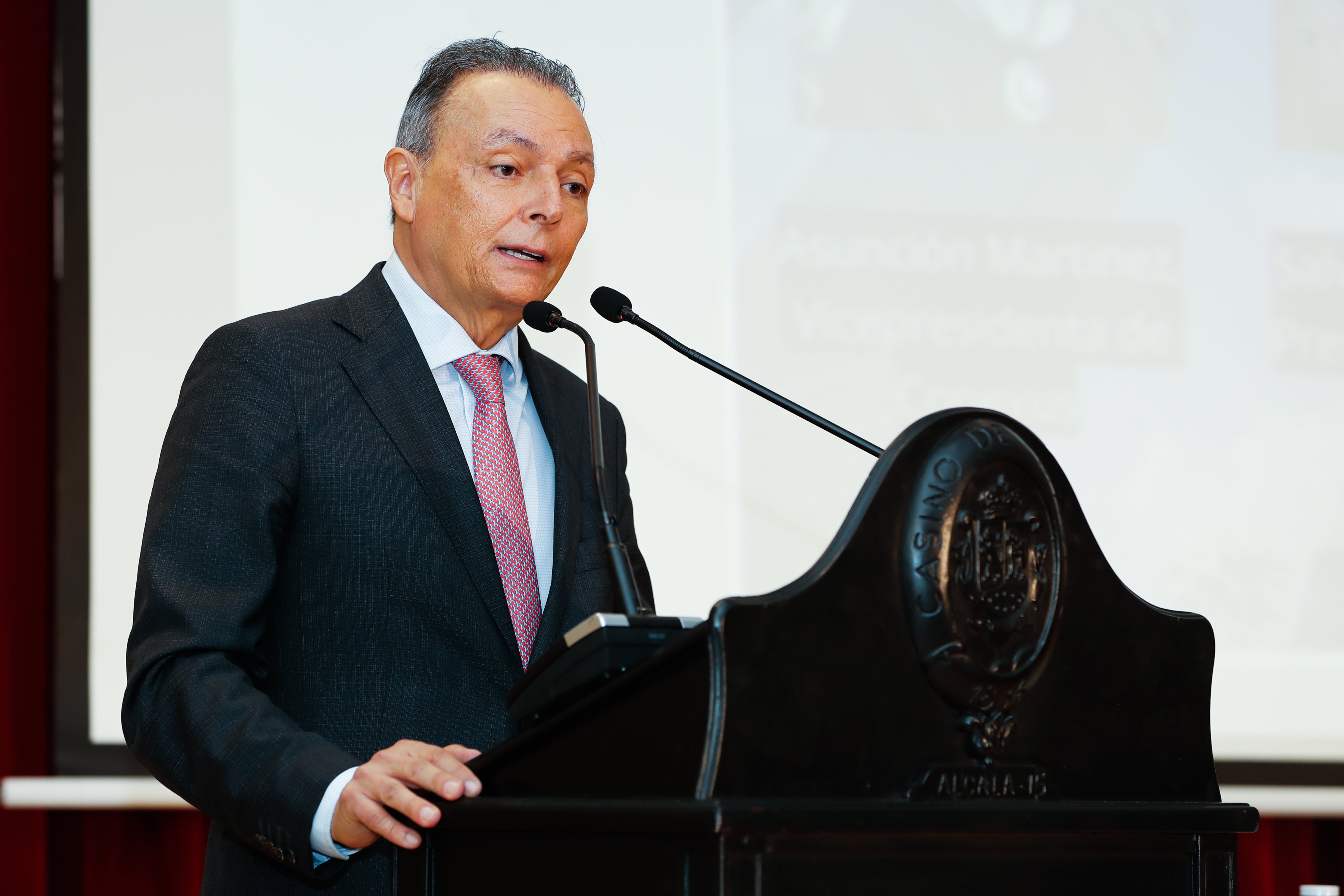 El presidente de la CEV, Salvador Navarro, da un discurso durante la presentación de la I Cumbre Empresarial Madrid-Comunitat Valenciana celebrada el pasado 30 de noviembre.