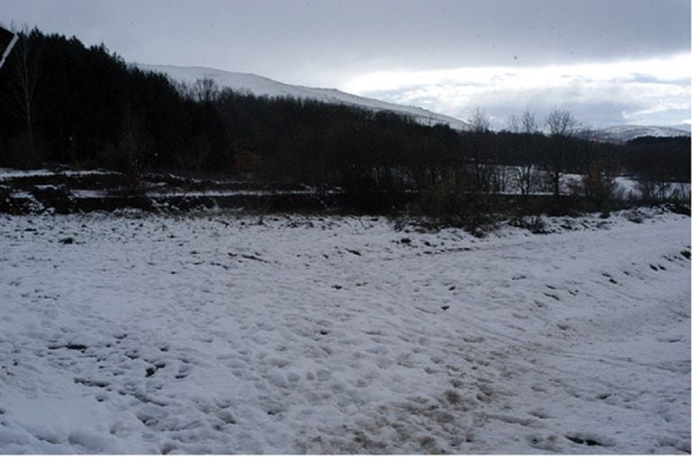 La Sierra de Gredos blanca por la nieve previa a la blancura de la floración del cerezo