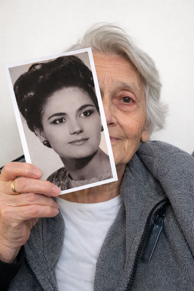 Una de las residentes se muestra en el pasado y presente