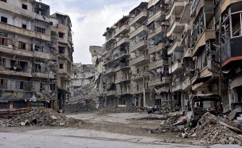 Fotografía facilitada por la Agencia Árabe Siria de Noticias (SANA) que muestra a los daños en los edificios del distrito de Al Sukari y Ansari de Alepo, Siria, hoy 23 de diciembre de 2016. El Gobierno sirio anunció la liberación de Alepo el pasado 22 de 