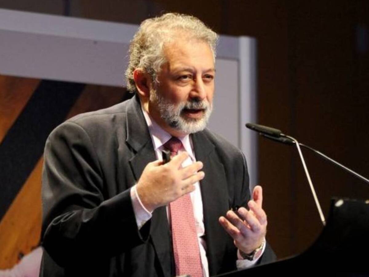 Daniel López Acuña: "Asturias es el ejemplo a seguir en la gestión de la crisis sanitaria en España"