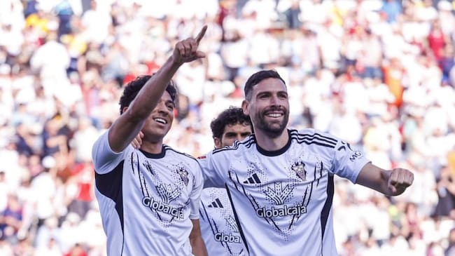 Antonio Puertas celebrando con Jogo el primero de los cuatro al Granada.