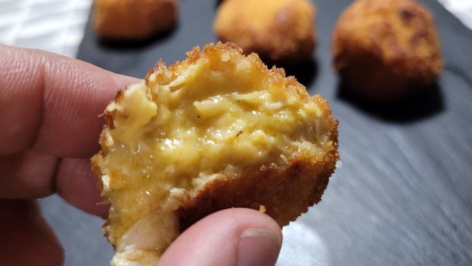 Croquetes de pollastre a l&#039;ast amb curri