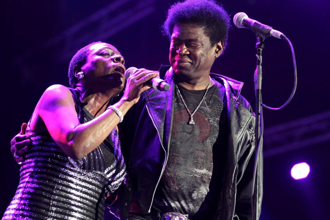 Sharon Jones y Charles Bradley durante una actuación conjunta en Holanda en 2014