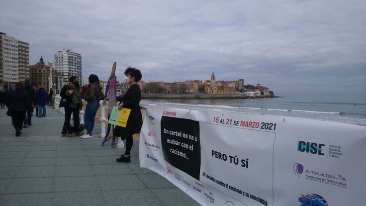 CADENA HUMANA PARA LA ELIMINACIÓN DE LA DISCRIMINACIÓN RACIAL EN GIJÓN