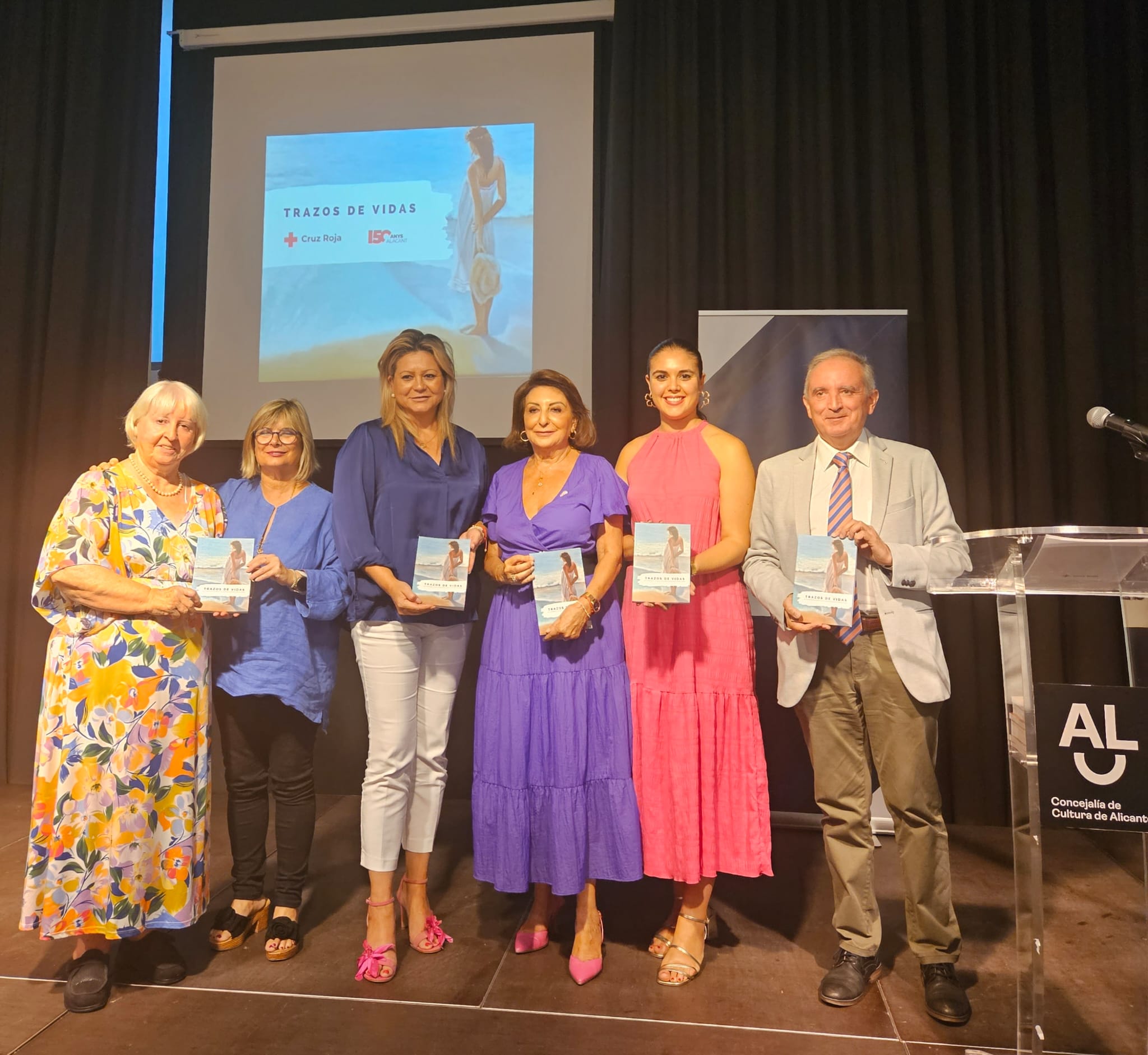 Presentación del libro &#039;Trazos de vida&#039;, editado por Cruz Roja Alicante