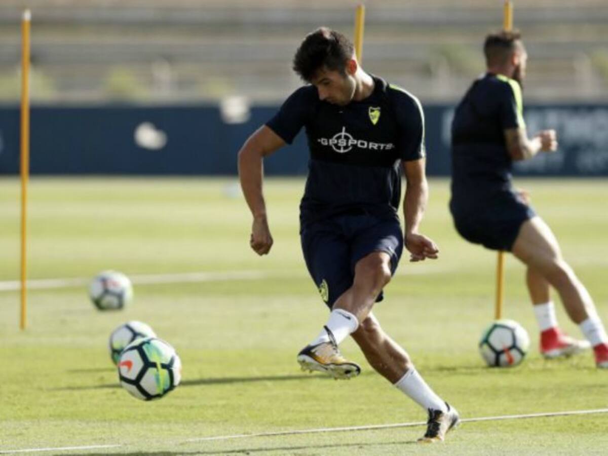 El centrocampista Jony vuelve con Abelardo