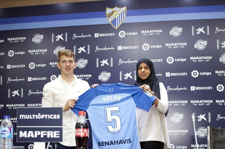 Hamyan Al-Thani, junto a Rolón, en la presentación del jugador argentino