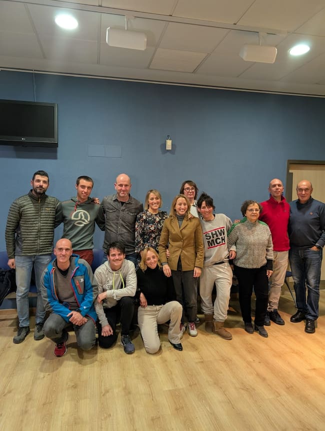 La presidenta Ixeia Lacau con su junta directiva