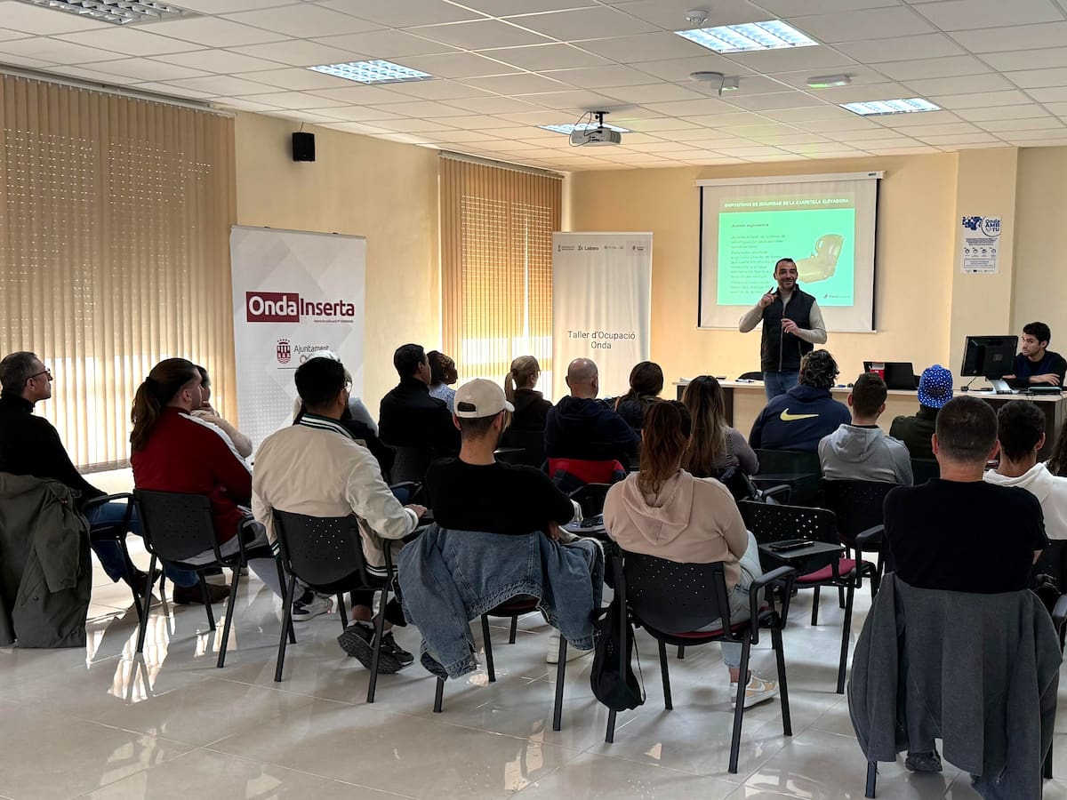 Onda reúne en una jornada talleres de IA, LinkedIn y empleo para mejorar la inserción laboral de los ondenses