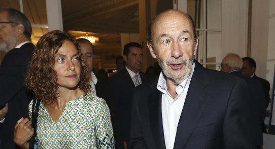 GRA017. MADRID, 04/09/2015.- El exsecretario general del PSOE, Alfredo Pérez Rubalcaba, llega al desayuno informativo de la tribuna Fórum Europa en el que participa hoy el primer secretario del PSC y candidato a la Presidencia de la Generalitat de Catalun