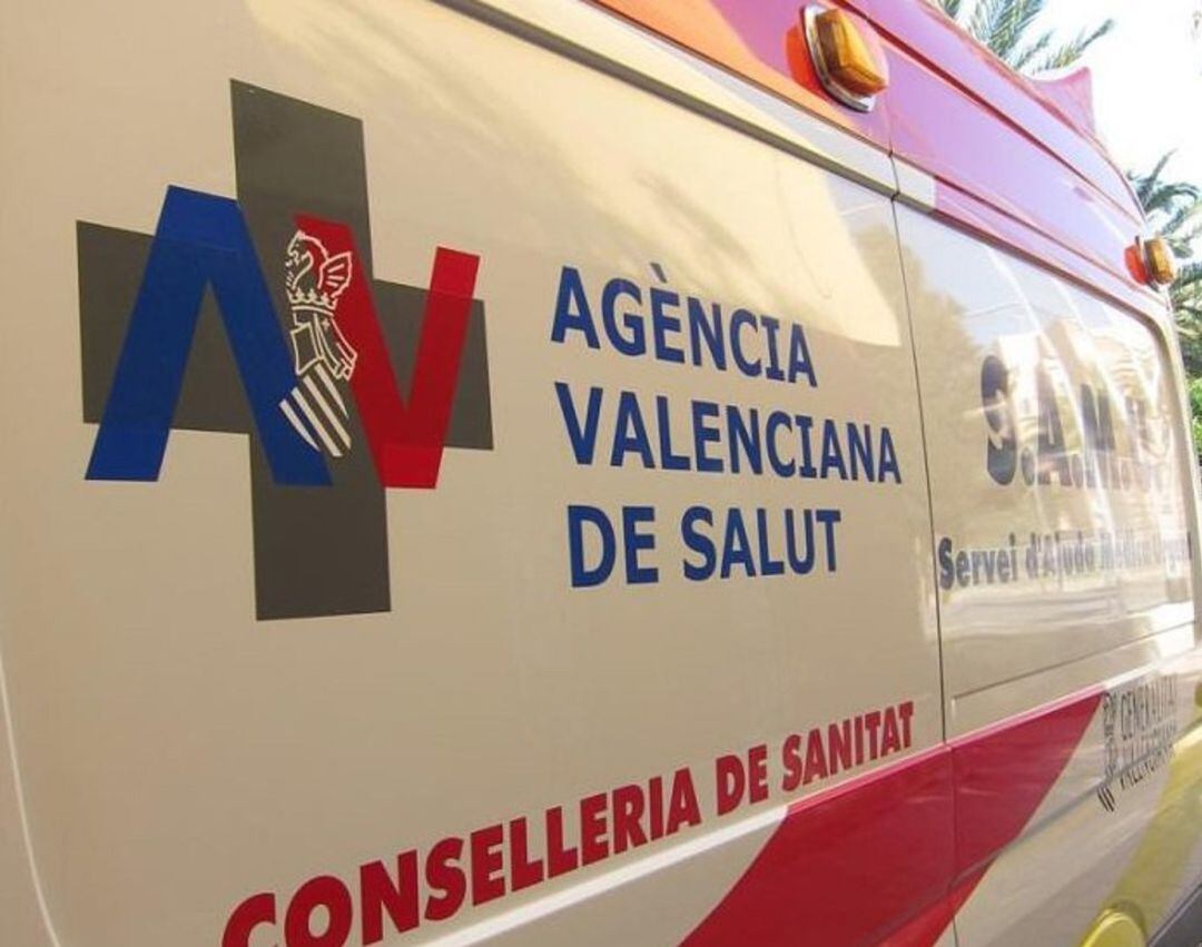 Tres personas hospitalizadas tras un accidente entre un autobús, un motorista y dos vehículos