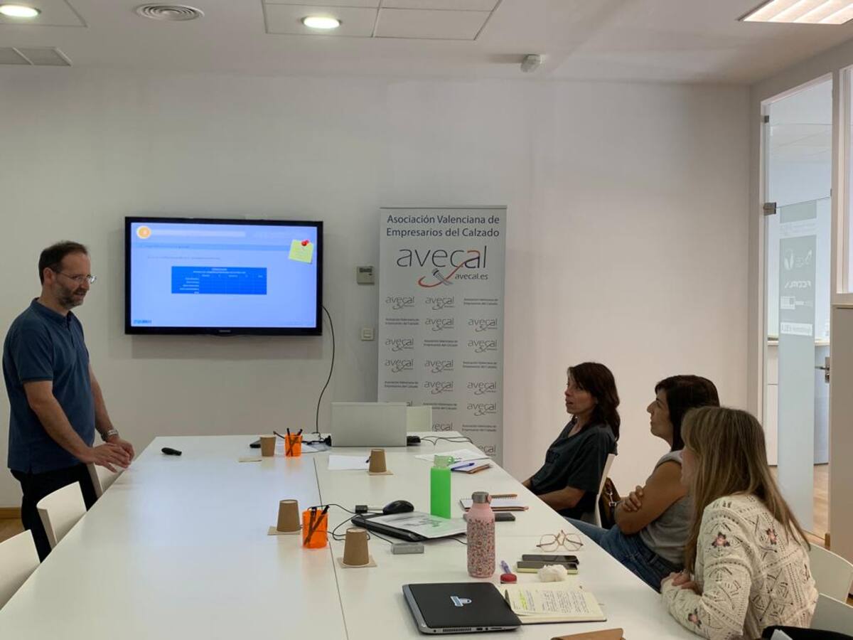 Avecal desarrolla un seminario sobre planes de igualdad para favorecer su inclusión en el sector del calzado