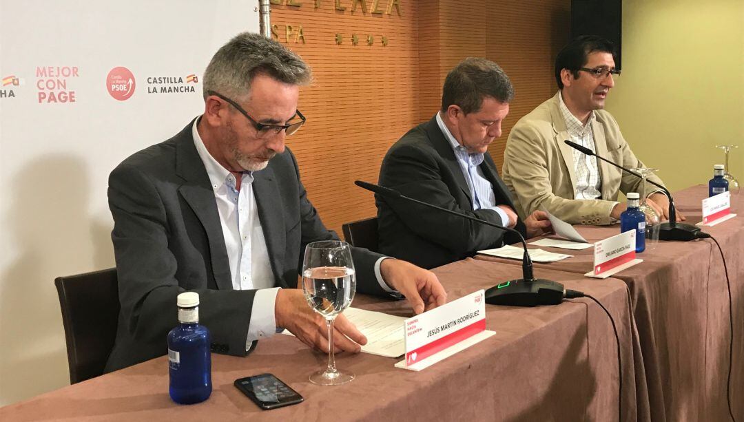 De izquierda a derecha: Jesús Martín, alcalde de Valdepeñas; Emiliano García-Page, presidente de Castilla-La Mancha y José Manuel Caballero, presidente de la Diputación de Ciudad Real 