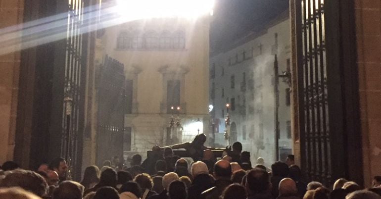 Entrada del Cristo de la Clemencia en la Catedral de Jaén.