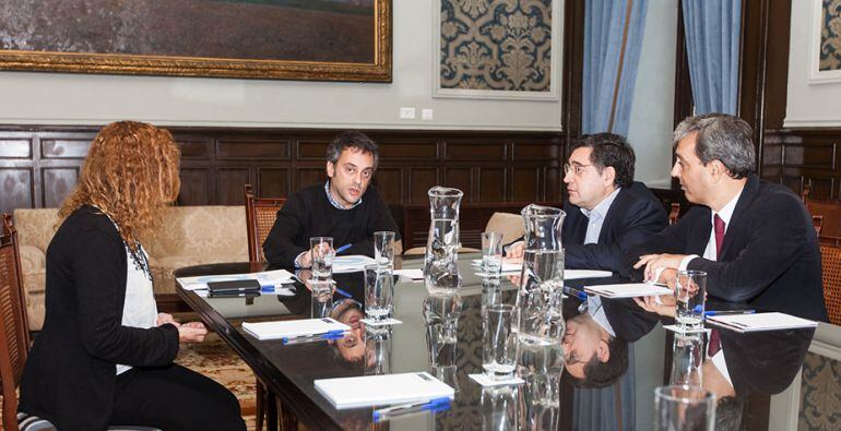 Xulio Ferreiro en su reunión con el PSOE. Foto de archivo.