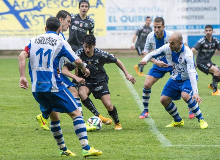 Coutado, en un lance del Avilés-Cultural de la pasada campaña