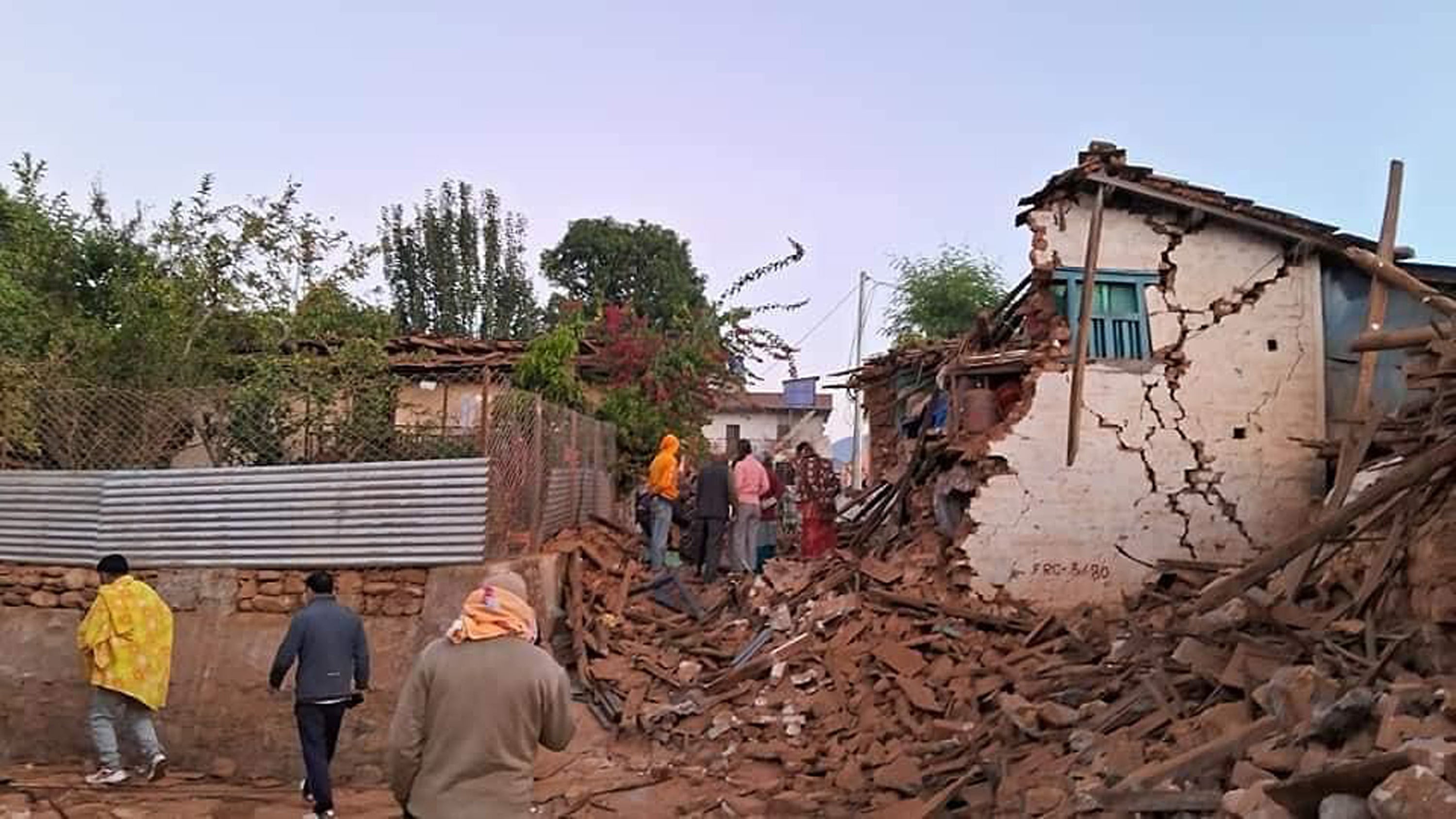 Ruinas de una casa tras el terremoto sufrido en Nepal