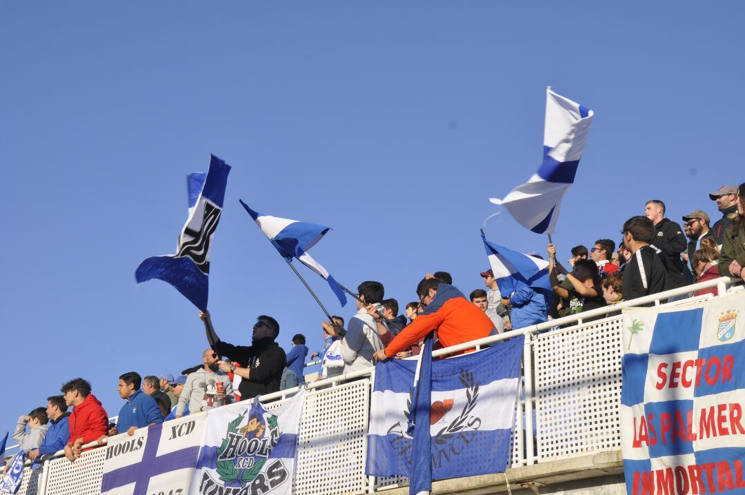Aficionados del Xerez CD durante un partido en La Granja