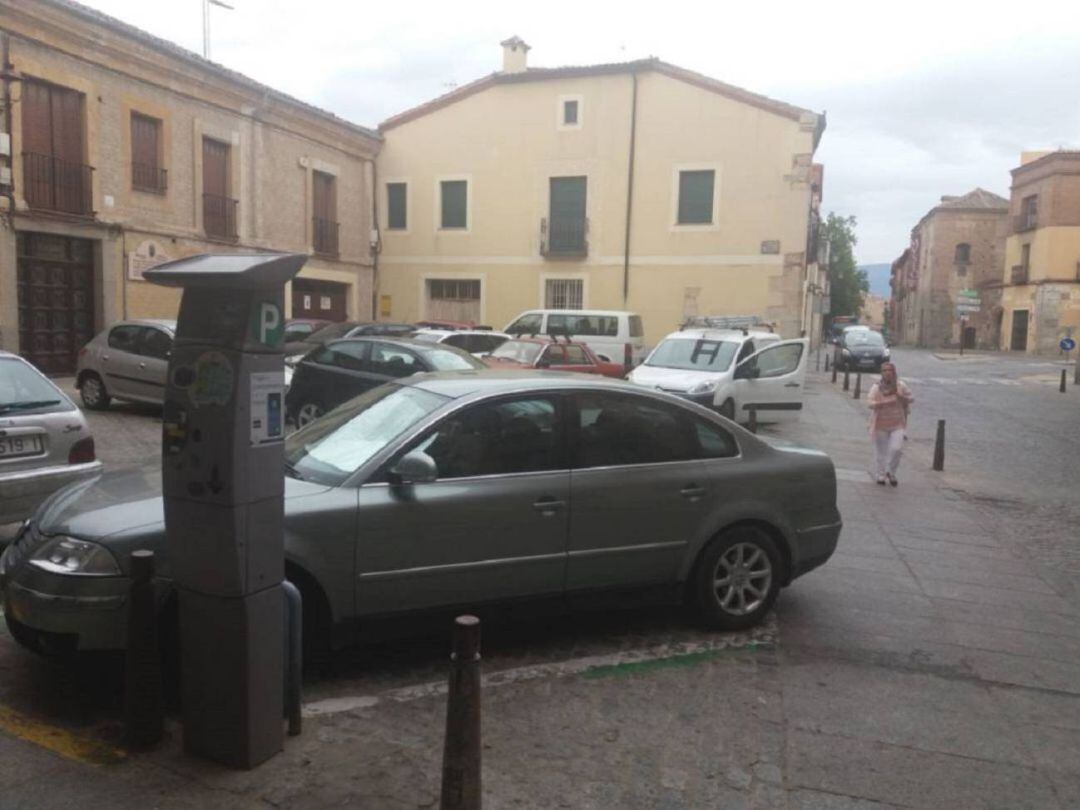 Imagen de la zona de aparcamiento regulado en la plaza de Cirilo Rodríguez 