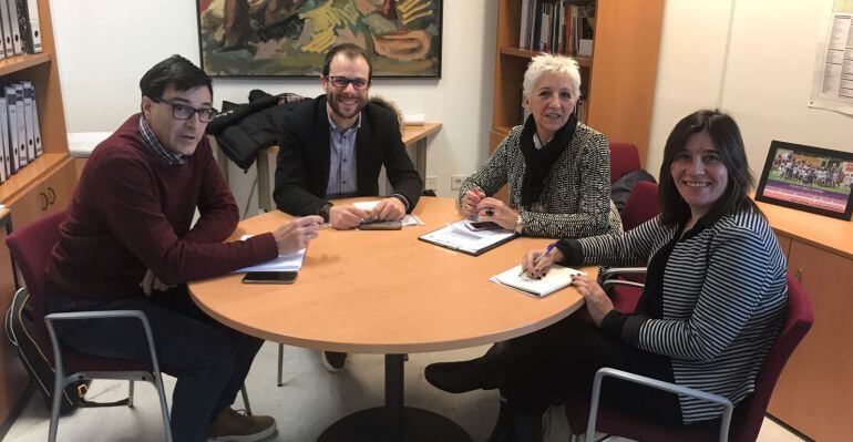 Reunión de los socialistas de Tres Cantos con el diputado en la Asamblea de Madrid, Daniel Viondi