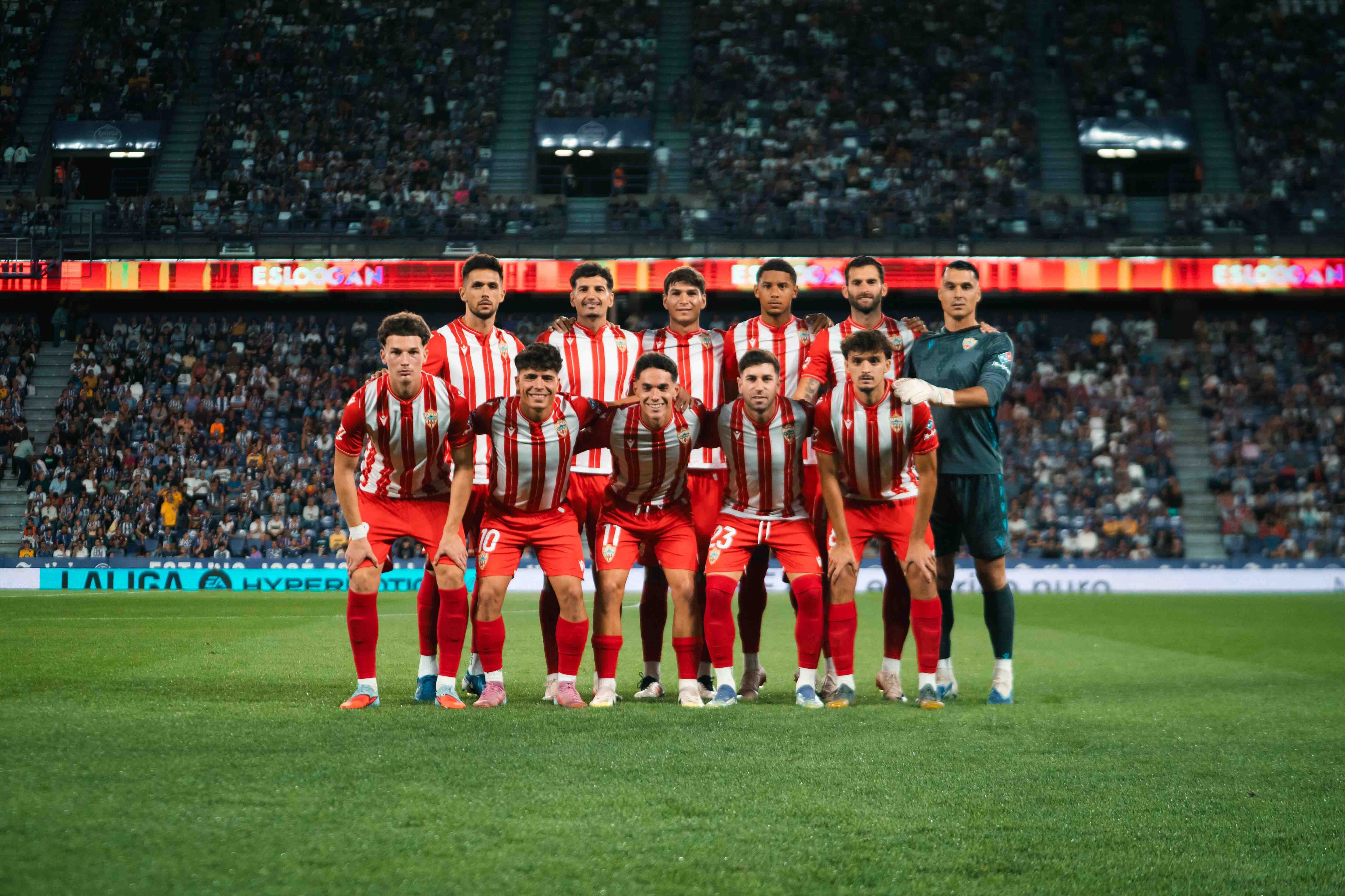 El once del Almería en Valladolid, otro nuevo para la colección de Rubi.